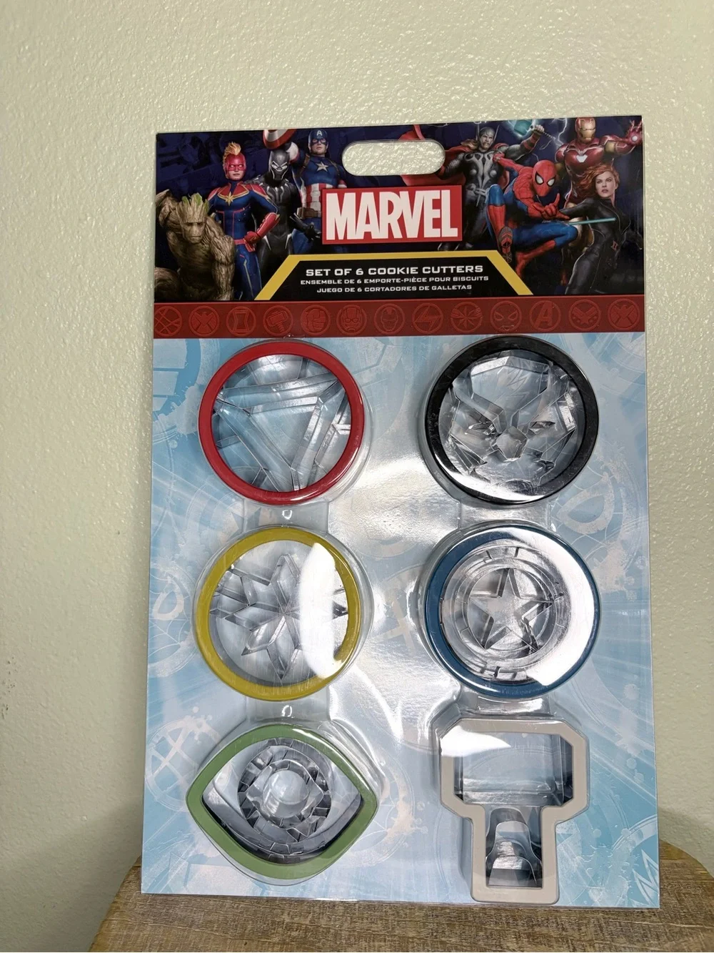 NWT Marvel Avengers Disney Official 6 Piece Metal Cookie Cutter Baking Set Size